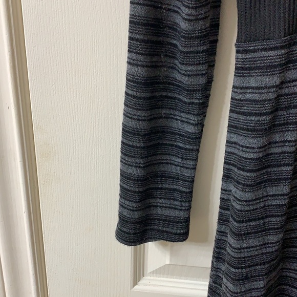 🌷3 for$25🌷Suzy Shier, US S, Black & Grey Thin Striped Long Sleeved Knit Dress - Picture 5 of 10